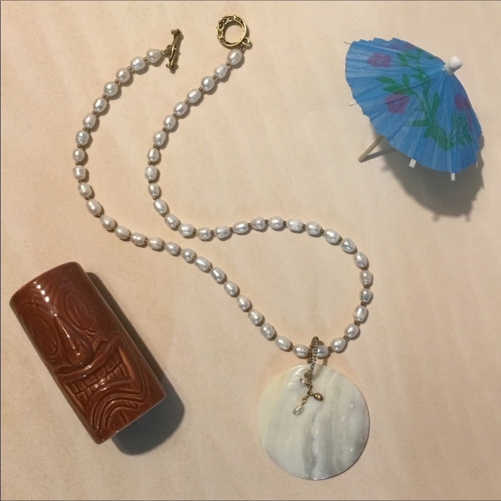 Mother of pearl pendant necklace